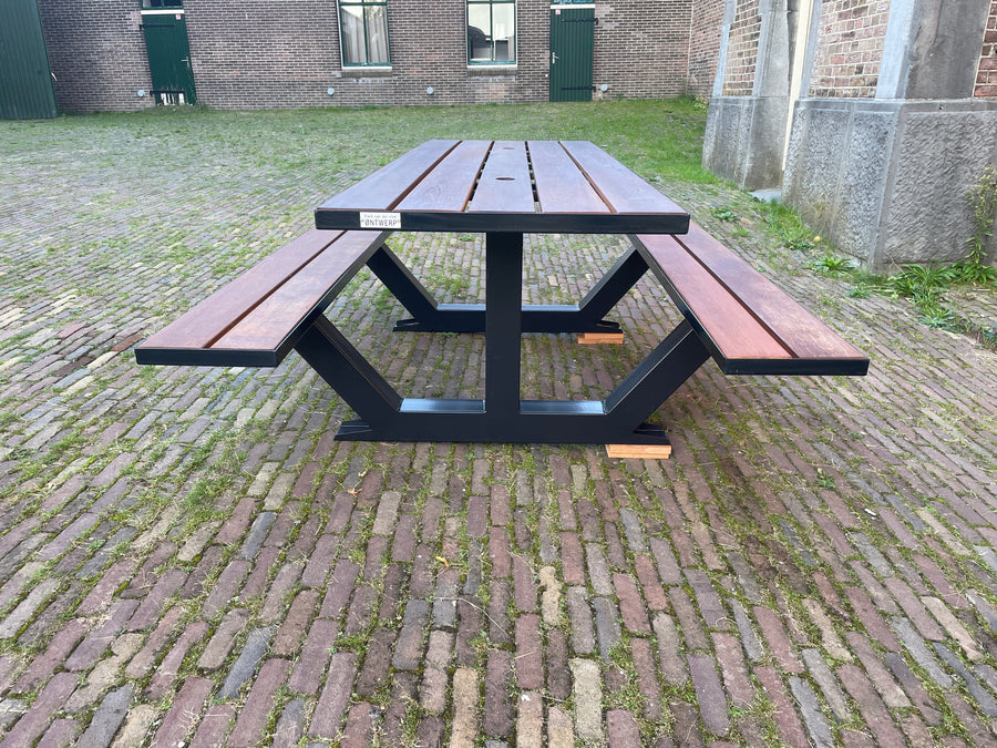 Anker 3 · 220 cm · hardhout · zwart gepoedercoat (showmodel)