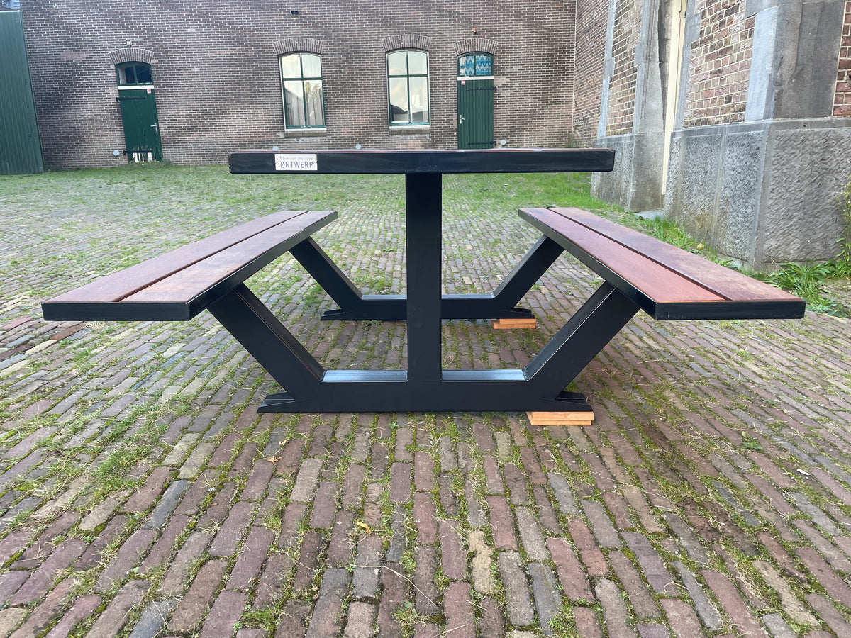 Anker 3 · 220 cm · hardhout · zwart gepoedercoat (showmodel)