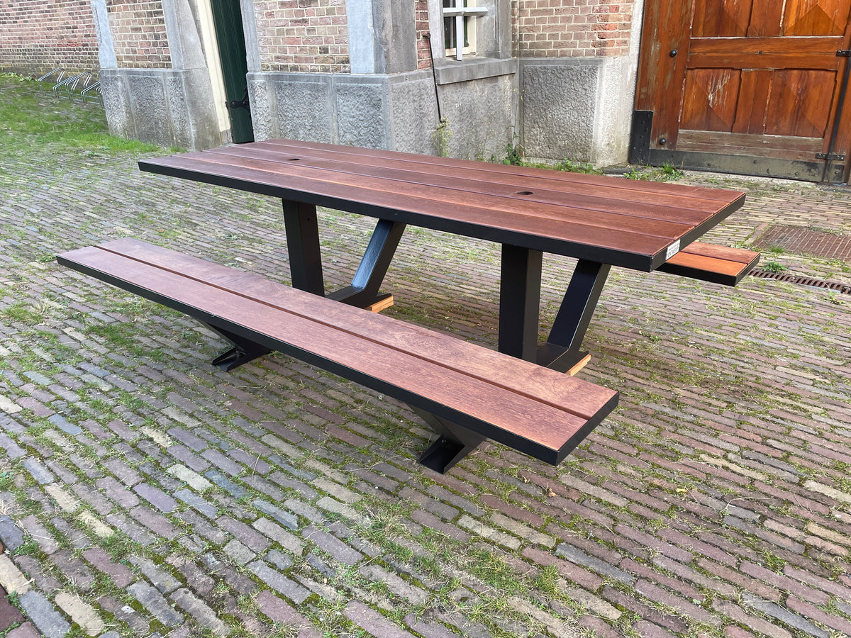 Anker 3 · 220 cm · hardhout · zwart gepoedercoat (showmodel)