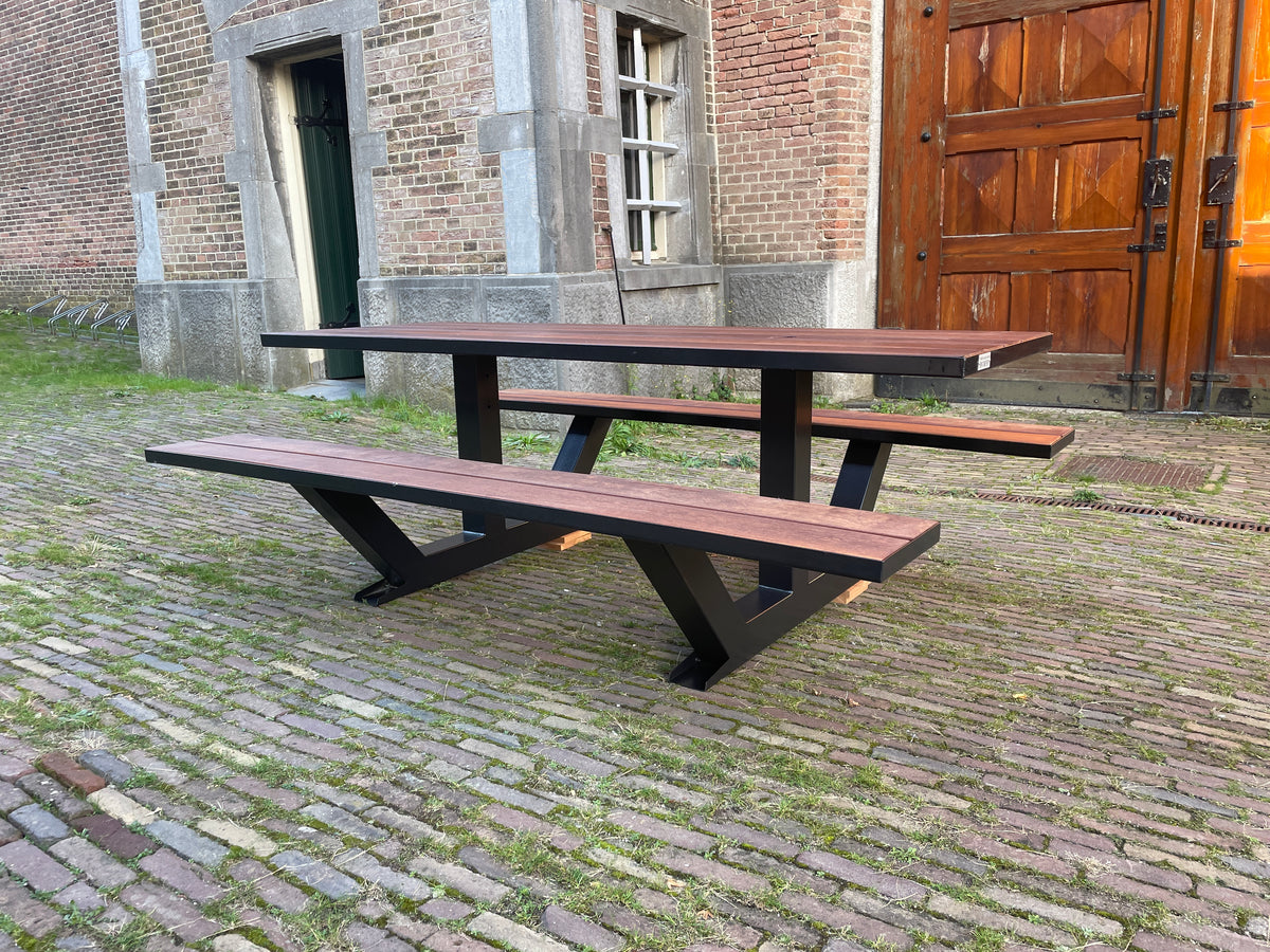 Anker 3 · 220 cm · hardhout · zwart gepoedercoat (showmodel)