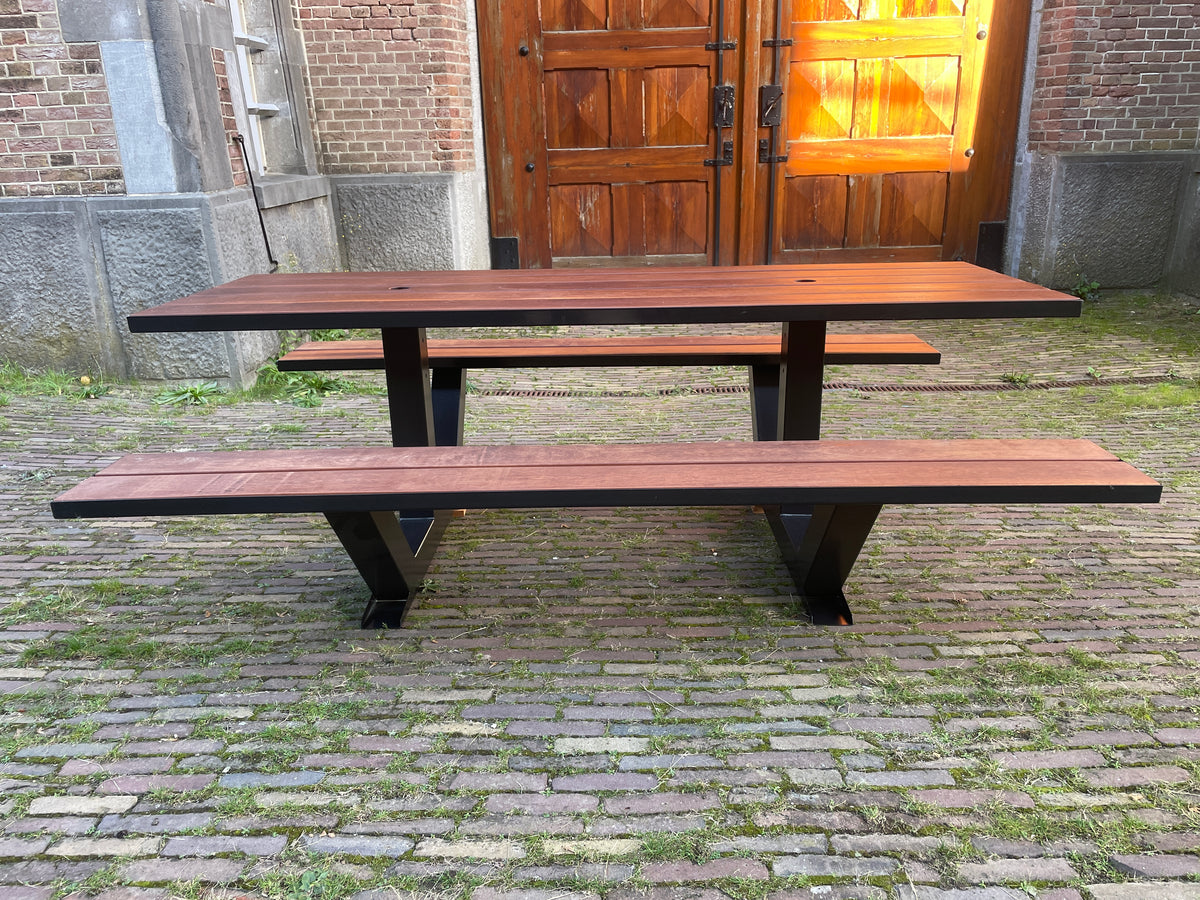 Anker 3 · 220 cm · hardhout · zwart gepoedercoat (showmodel)