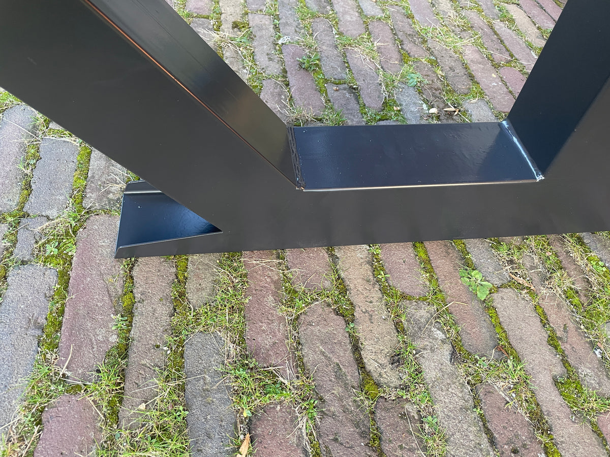 Anker 3 · 220 cm · hardhout · zwart gepoedercoat (showmodel)