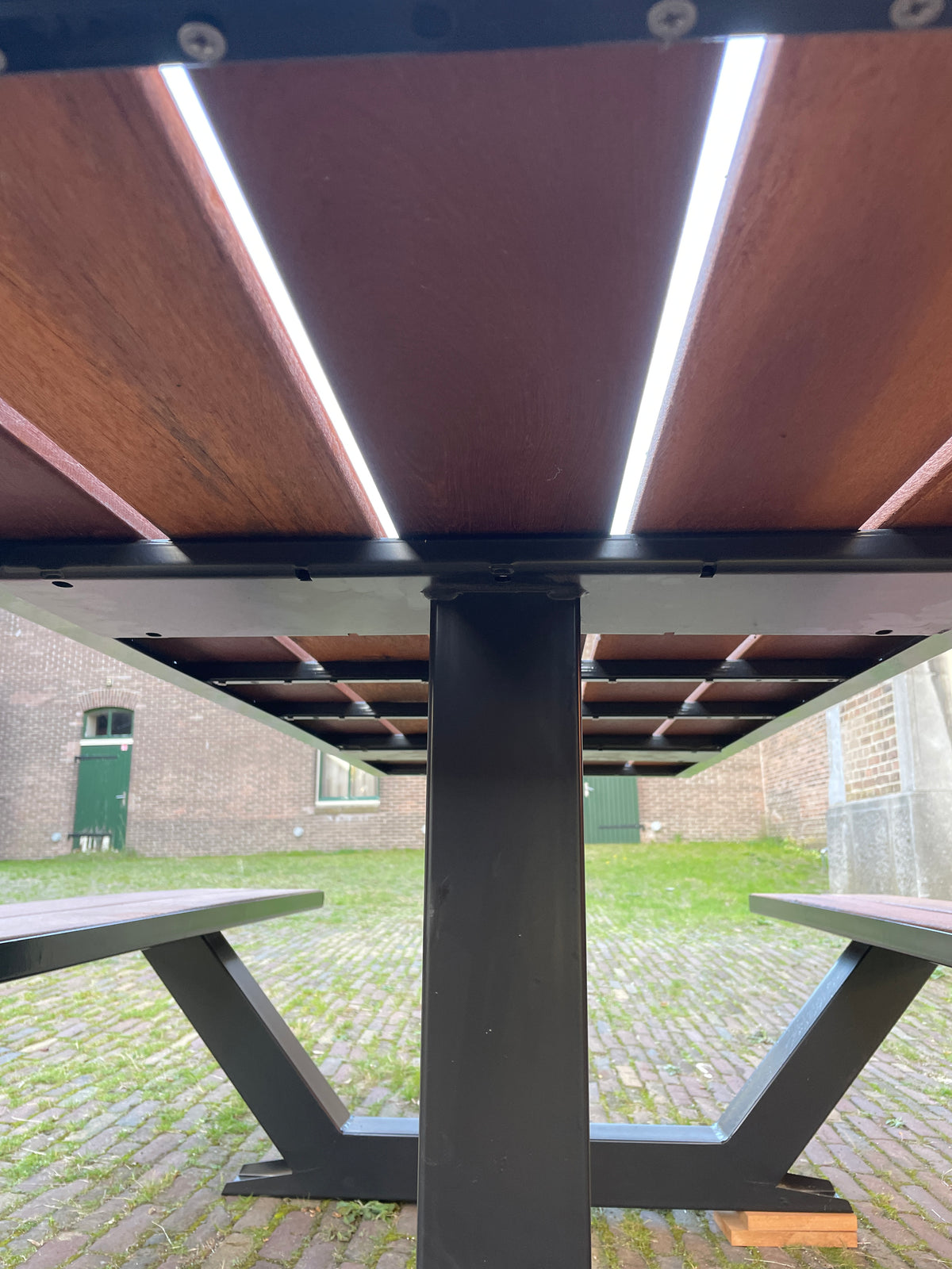 Anker 3 · 220 cm · hardhout · zwart gepoedercoat (showmodel)