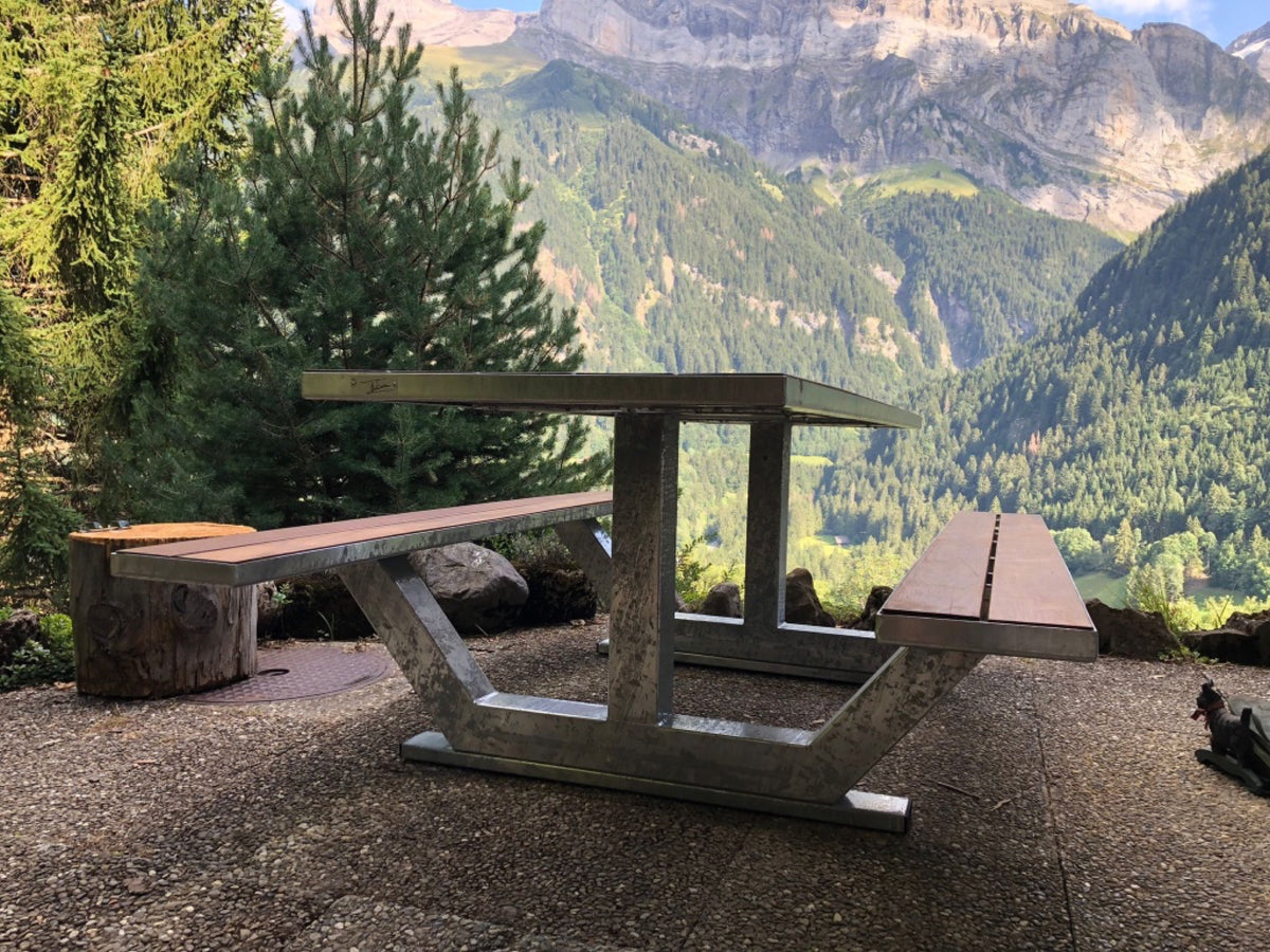 Picknicktafel Anker bij berghut Hansi, Champéry (Zwitserland)