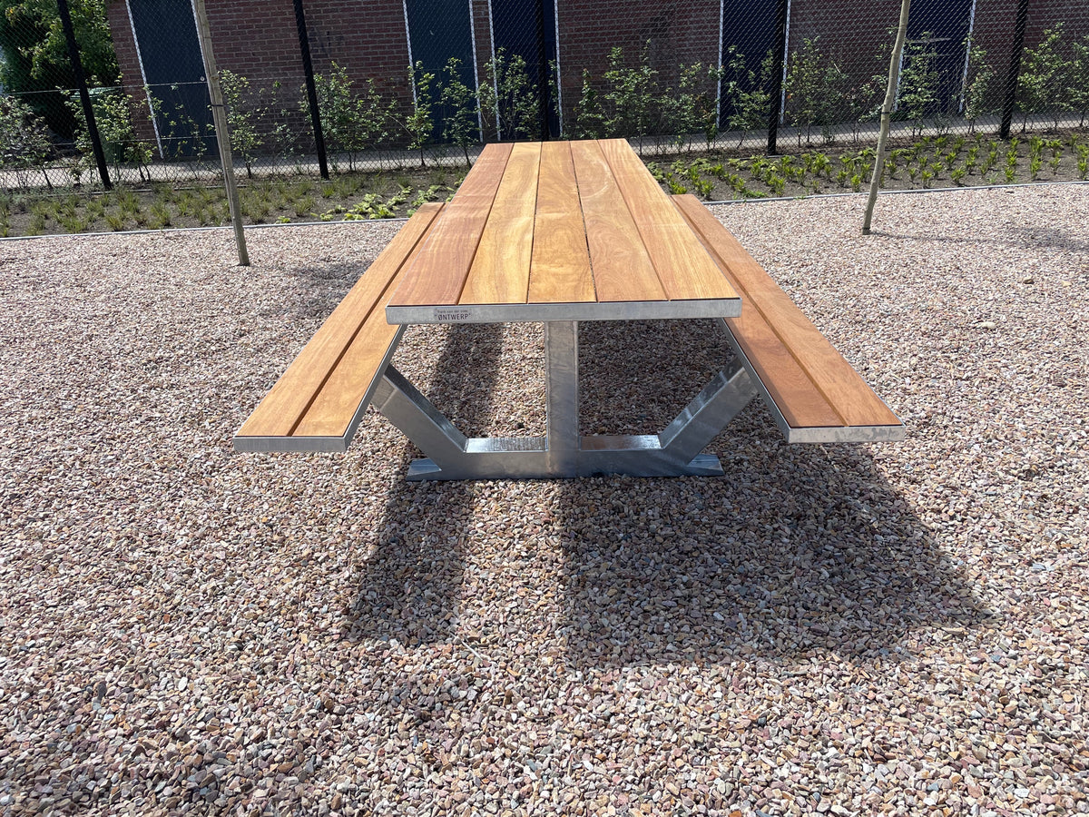 Picknicktafel Anker bij tennisvereniging De Hoogkamp, Arnhem