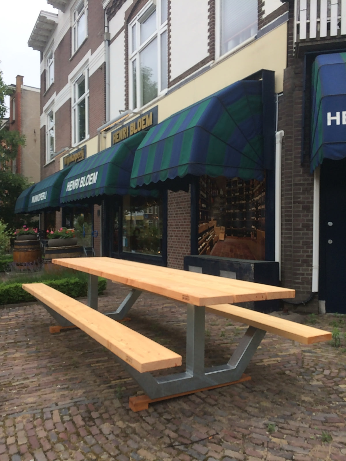 Picknicktafel Anker voor wijnkoperij Henri Bloem, Arnhem