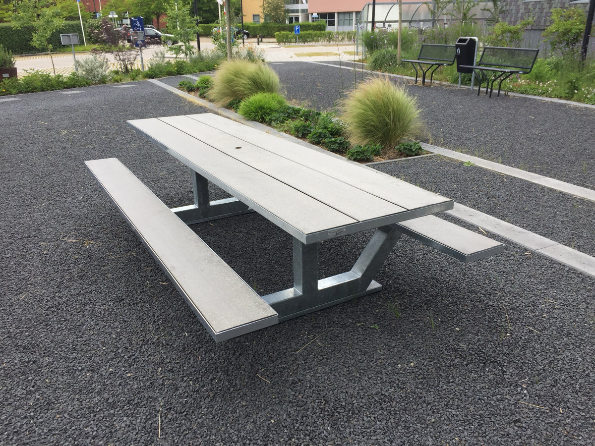 Picknicktafel Anker met grijs woodcomposiet bij Waterschap De Stichtse Rijnlanden